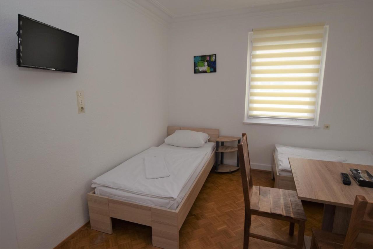 Nuertingen Zimmer Exterior foto